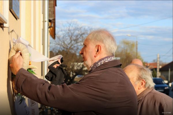 vilcsekgyulaemlektablakoszoruzas-2020mar13-kep08AFEEA903-AB25-B3DC-9E8D-5B945830690B.jpg